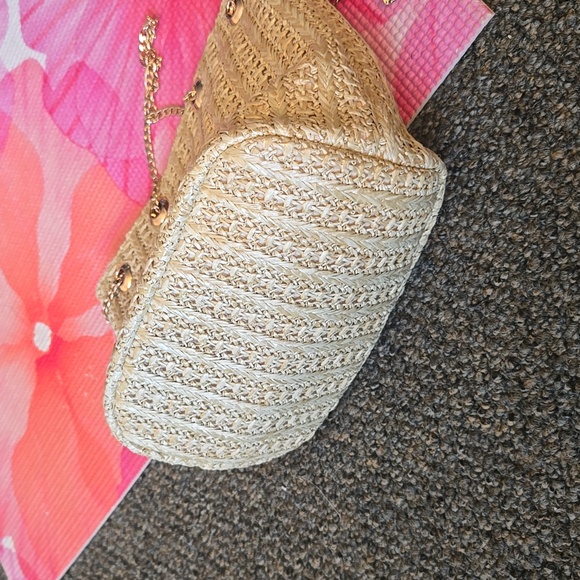 Lulu's Beige Woven Tote with Gold Chains - Picture 9 of 13
